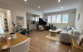 Coogee Sunrise Shared Apt With Parking, Balcony & Work Desk